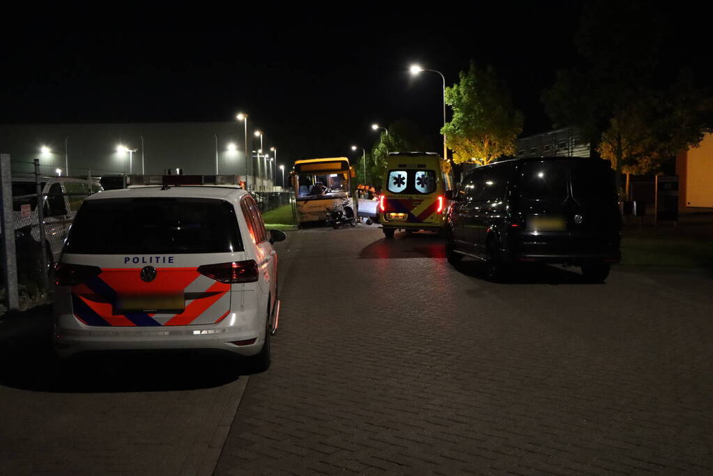 Botsing tussen lijnbus en scooterrijder