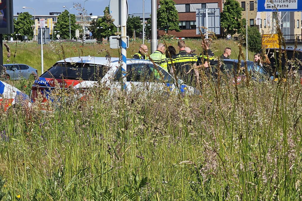 Automobilist botst op flits bestelbus van politie