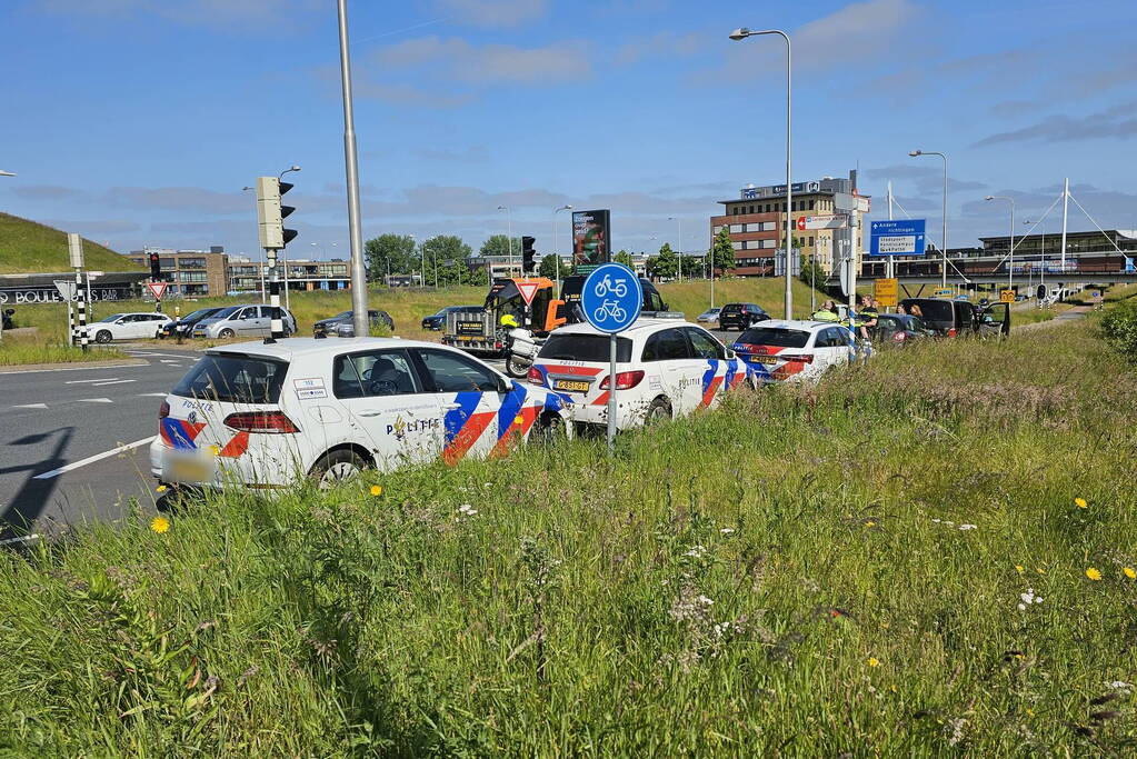 Automobilist botst op flits bestelbus van politie