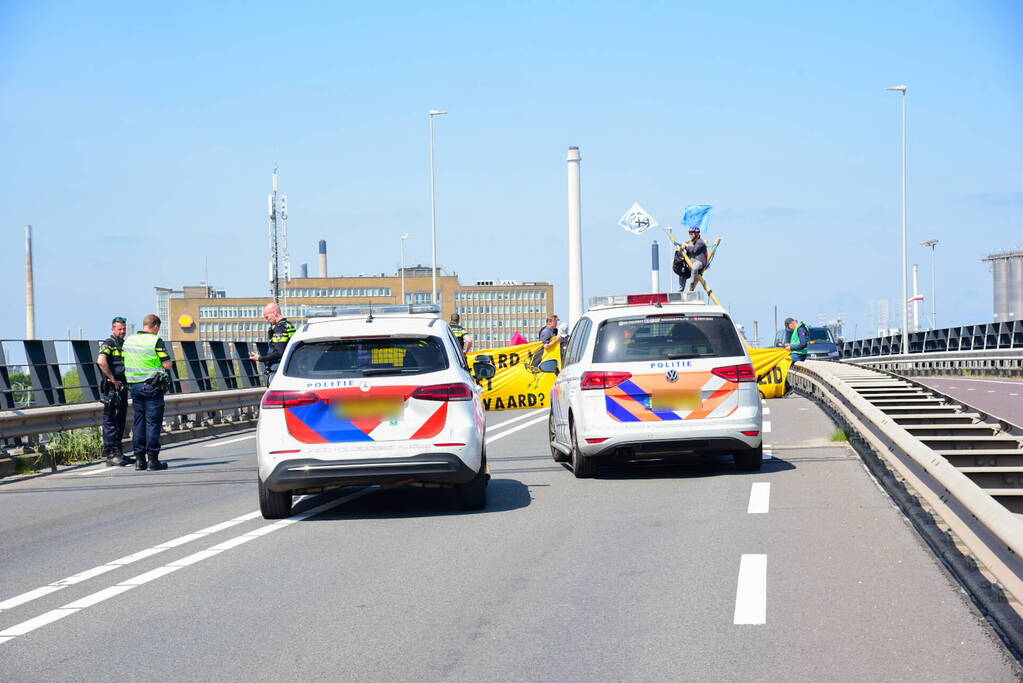 Demonstranten Extinction Rebellion blokkeren toegangsweg Shell