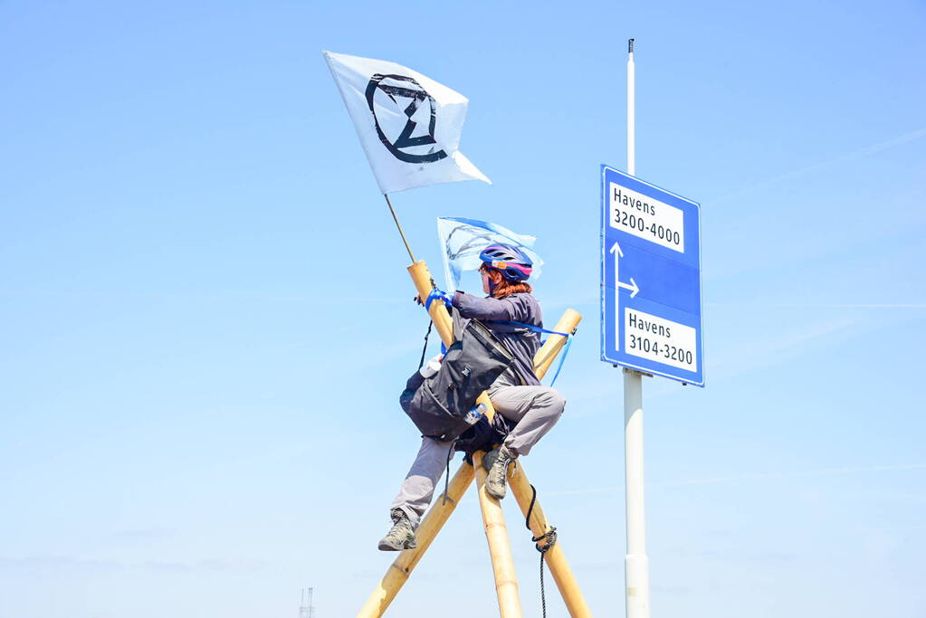 Demonstranten Extinction Rebellion blokkeren toegangsweg Shell
