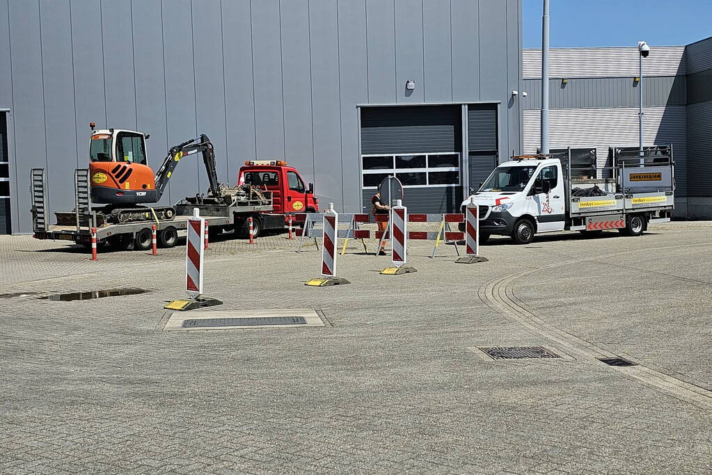 Water komt omhoog door ondergrondse waterlekkage