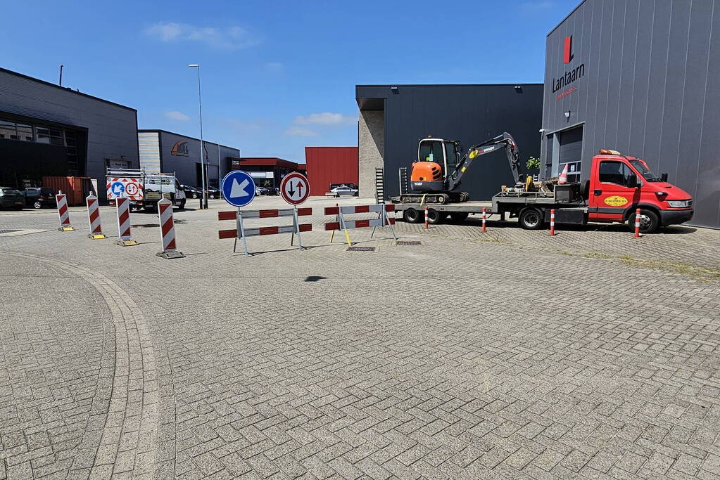 Water komt omhoog door ondergrondse waterlekkage