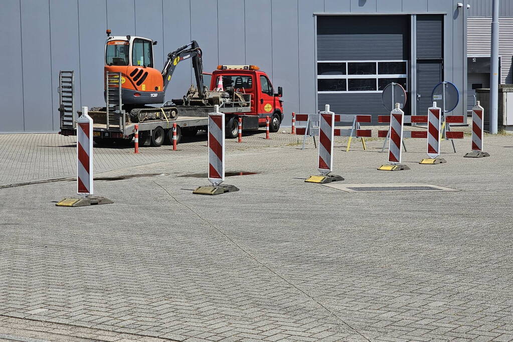 Water komt omhoog door ondergrondse waterlekkage