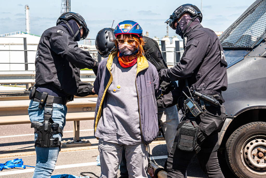Demonstranten Extinction Rebellion blokkeren toegangsweg Shell