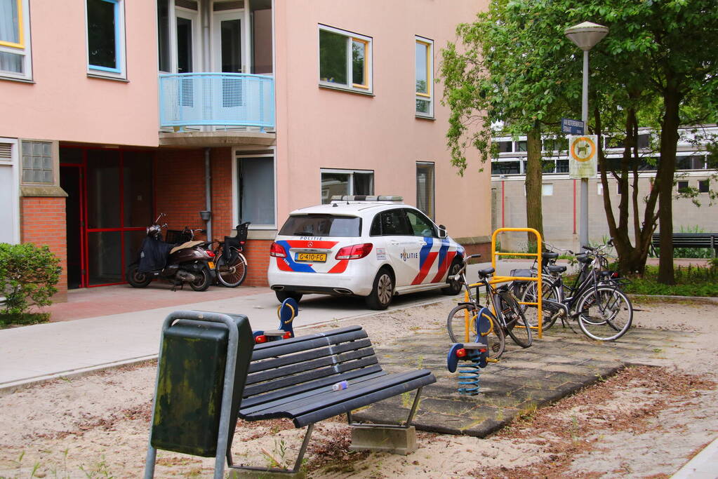 Gewonde en aanhouding na steekincident in woning