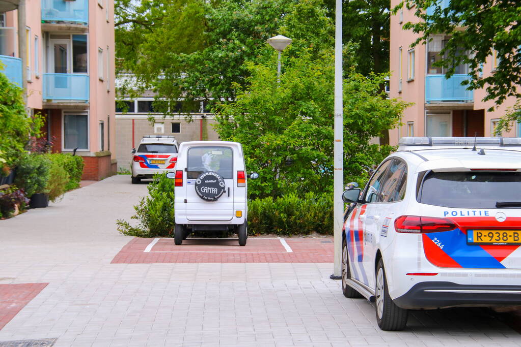 Gewonde en aanhouding na steekincident in woning