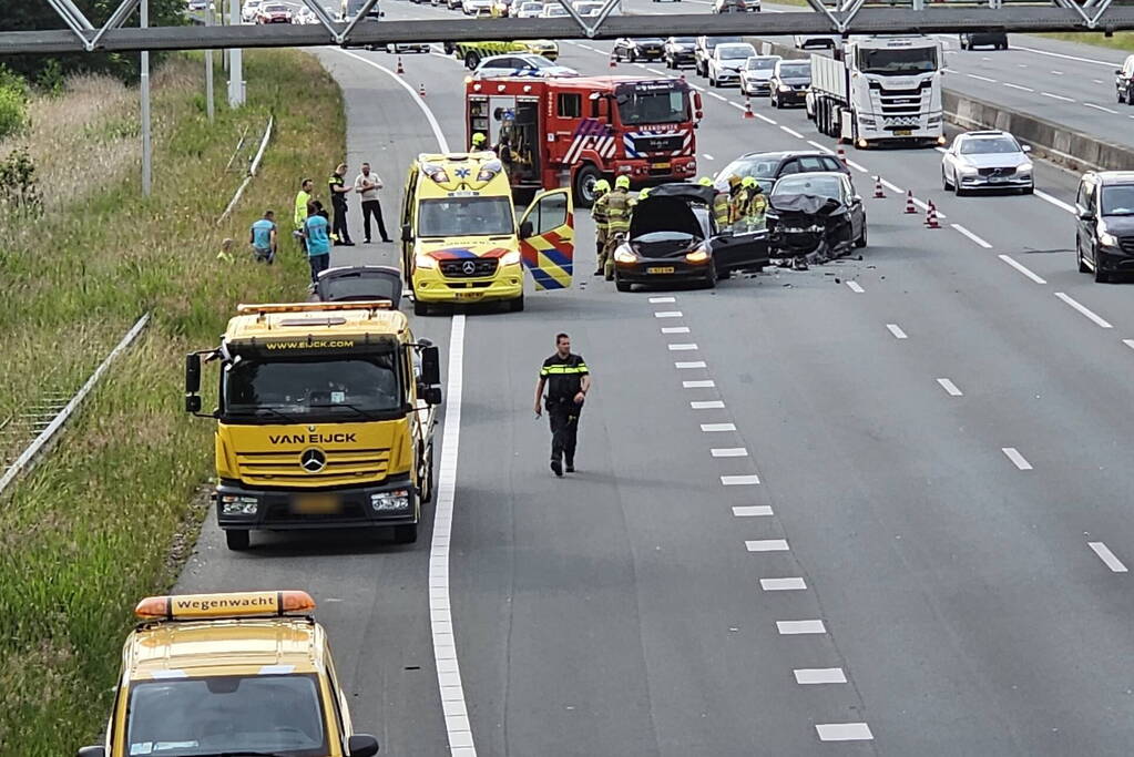 Veel schade bij ongeval op snelweg