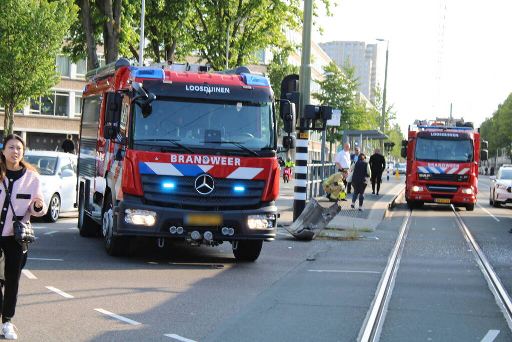 Bestelbus en tram beschadigd bij ongeval