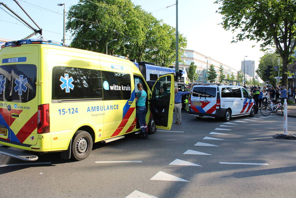 Bestelbus en tram beschadigd bij ongeval
