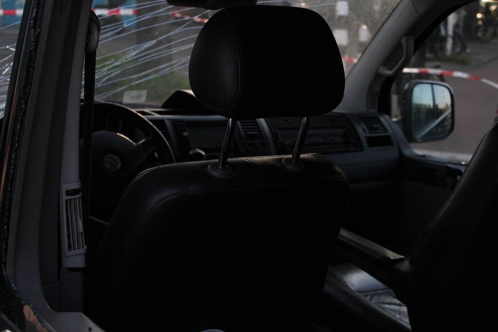 Bestelbus en tram beschadigd bij ongeval