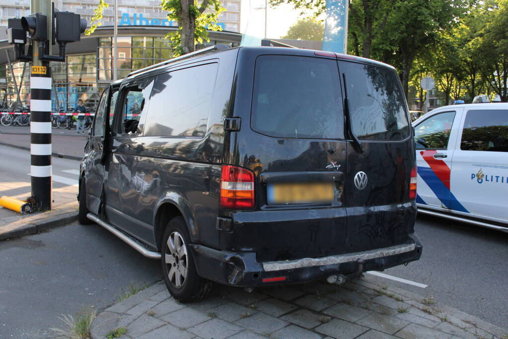 Bestelbus en tram beschadigd bij ongeval