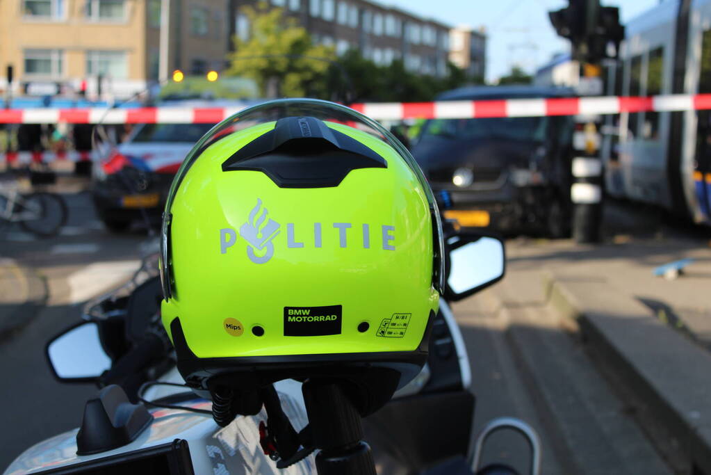 Bestelbus en tram beschadigd bij ongeval
