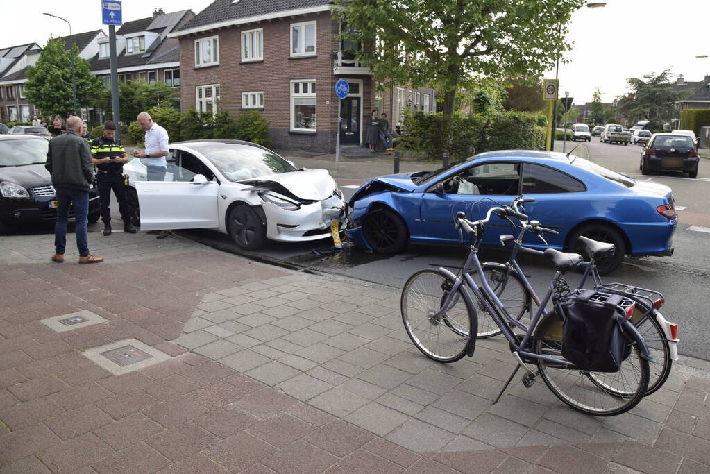 Veel schade bij frontale botsing