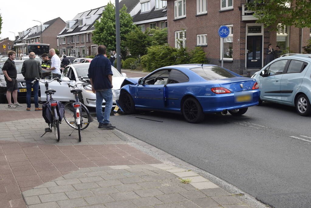 Veel schade bij frontale botsing
