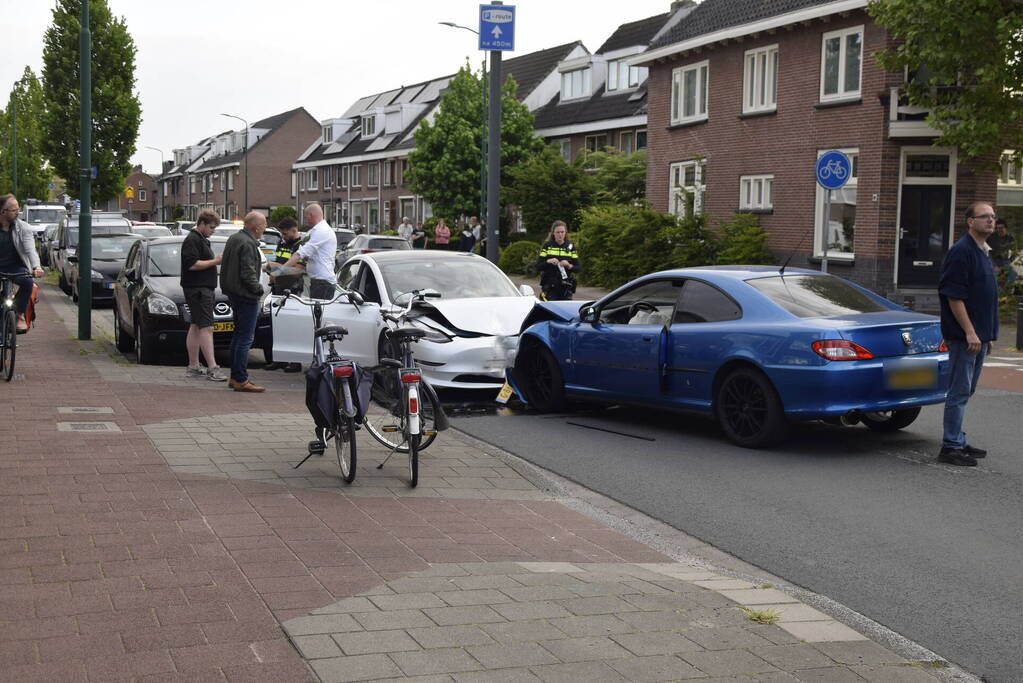 Veel schade bij frontale botsing
