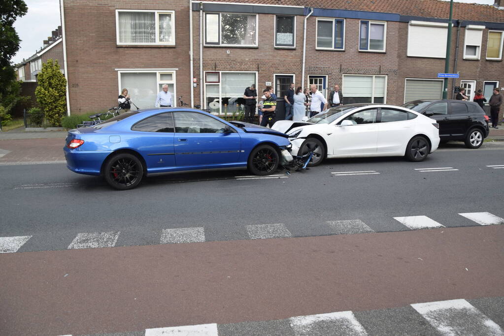 Veel schade bij frontale botsing