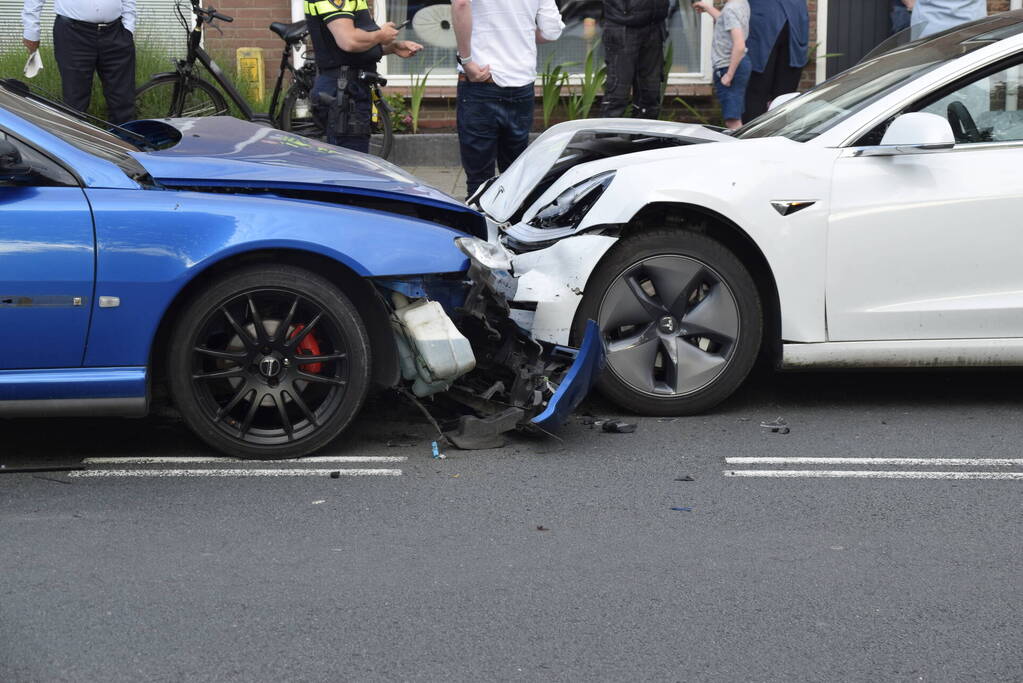 Veel schade bij frontale botsing