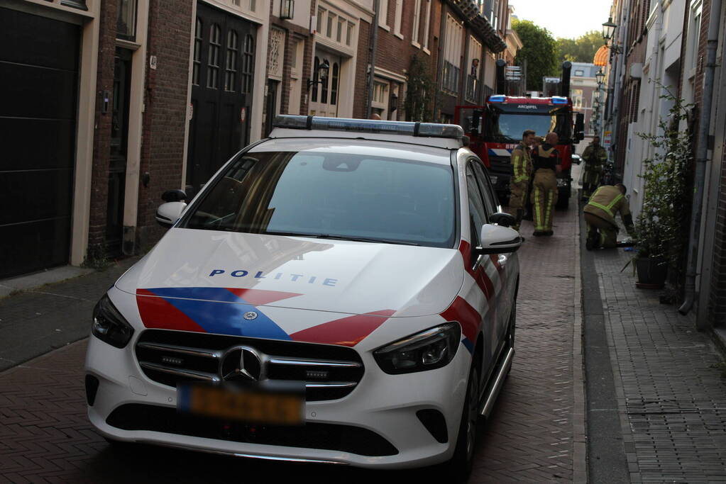 Hulpdiensten doen onderzoek in woning