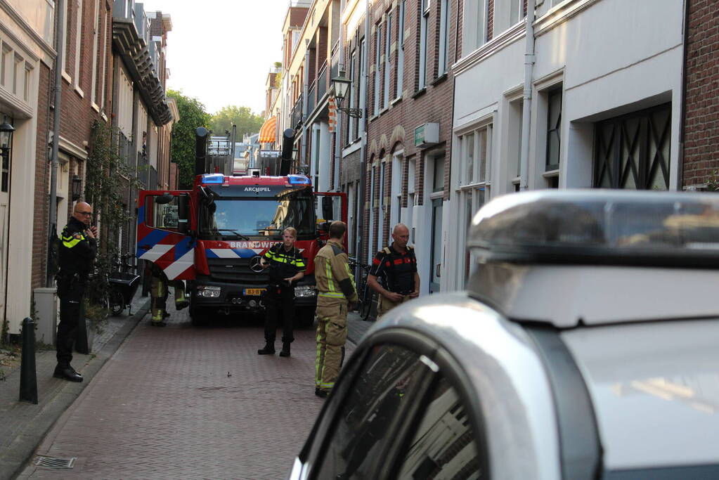 Hulpdiensten doen onderzoek in woning