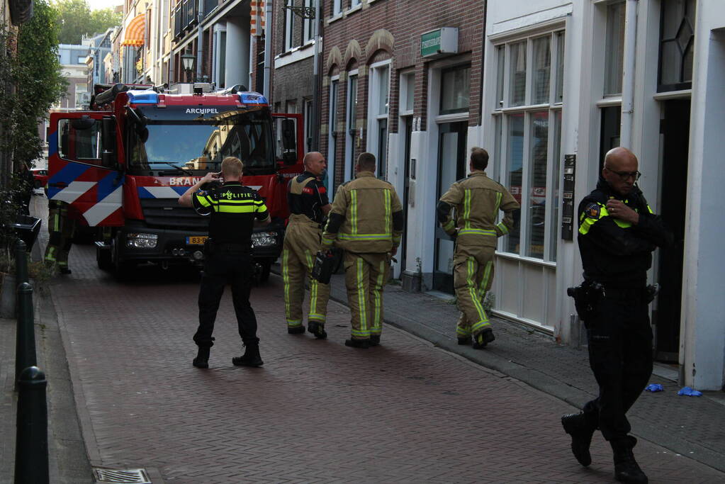 Hulpdiensten doen onderzoek in woning