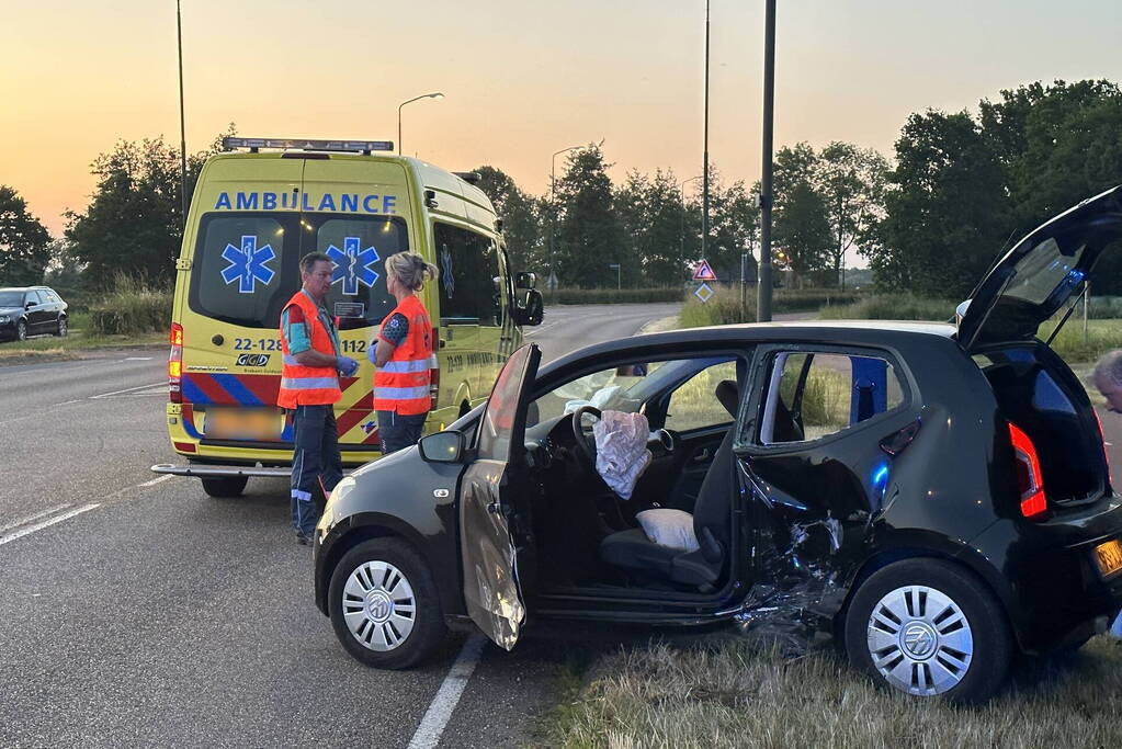 Twee personenauto's beschadigd bij ongeval