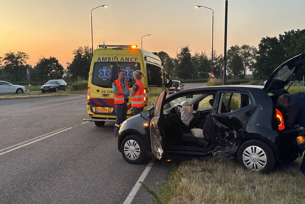 Twee personenauto's beschadigd bij ongeval