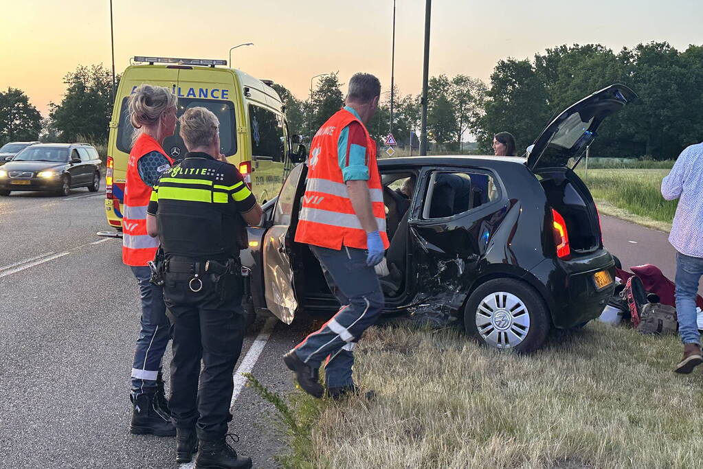 Twee personenauto's beschadigd bij ongeval