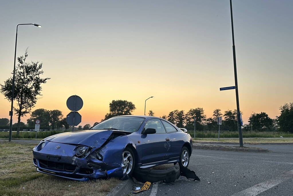 Twee personenauto's beschadigd bij ongeval