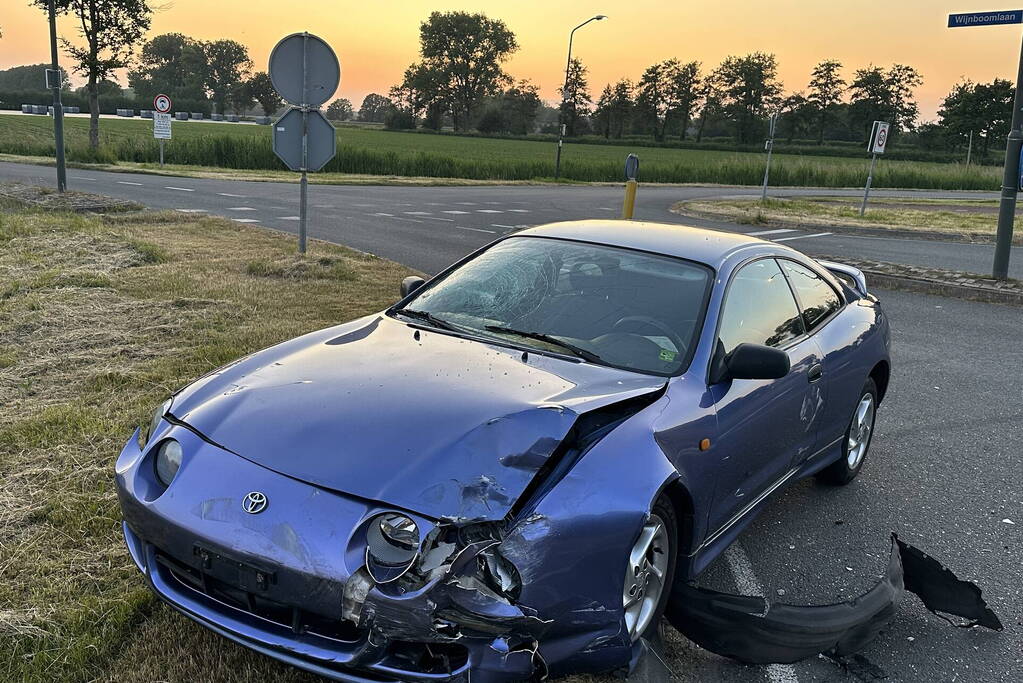 Twee personenauto's beschadigd bij ongeval