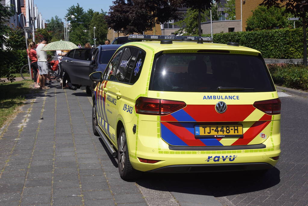 Persoon op elektrische fiets aangereden door automobilist