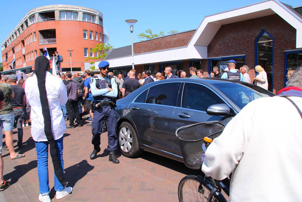 Geert Wilders aanwezig bij demonstratie tegen asielbeleid