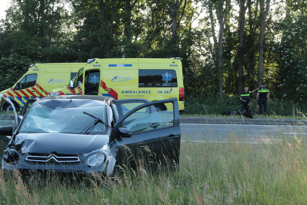 Flink ongeval tussen automobilist en scooterrijder