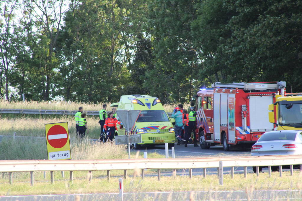 Ernstig ongeval op afrit van snelweg