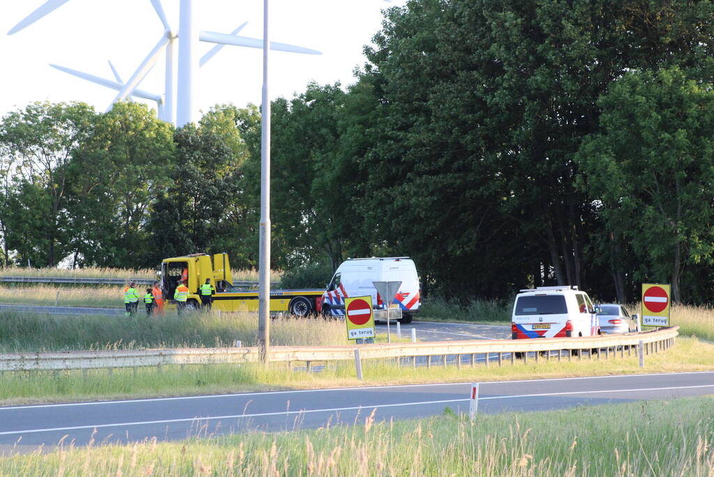 Ernstig ongeval op afrit van snelweg