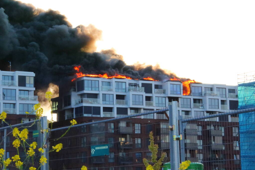 Uitslaande brand bij appartenmentencompex