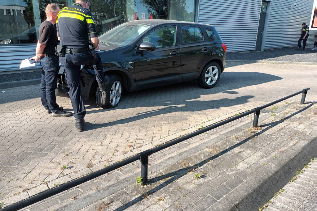 Automobilist en crossmotor botsen