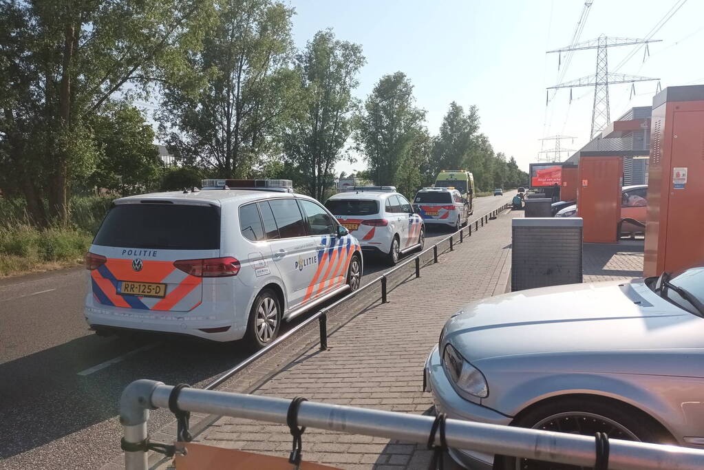 Automobilist en crossmotor botsen