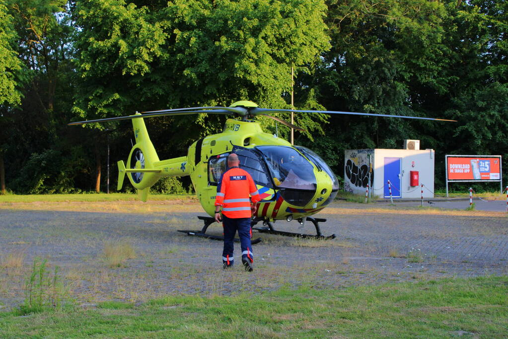 Automobilist laat fietser zwaargewond achter
