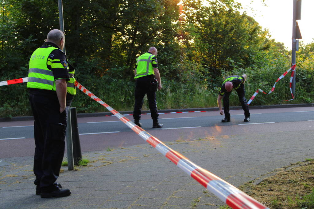 Automobilist laat fietser zwaargewond achter