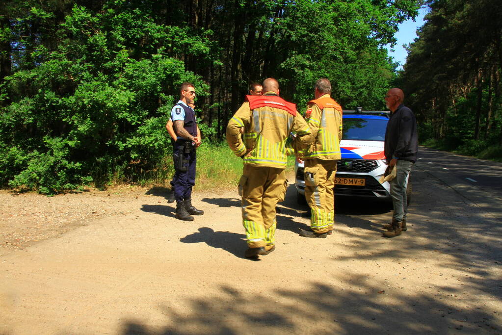 Brandweer bestrijdt hevige brand in natuurgebied
