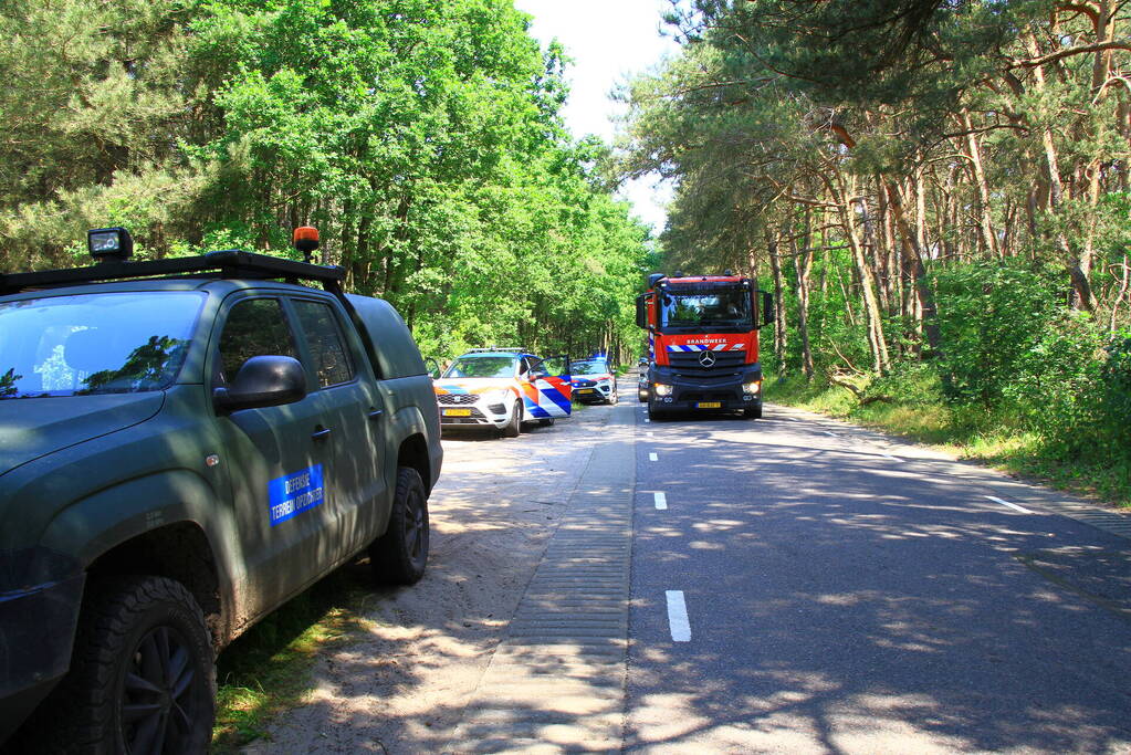 Brandweer bestrijdt hevige brand in natuurgebied