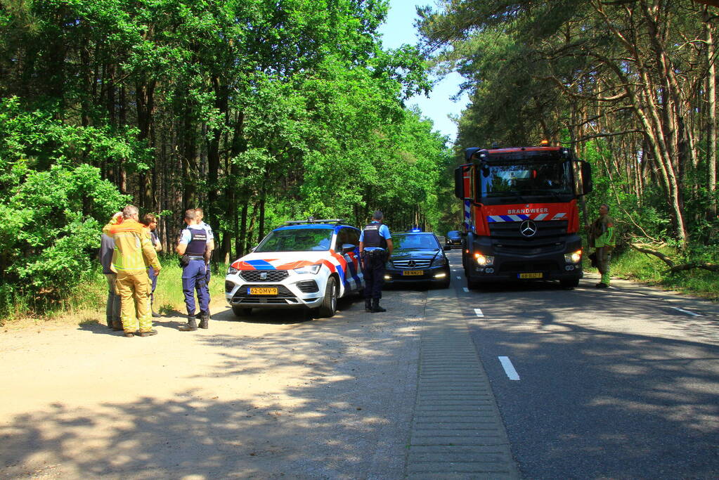 Brandweer bestrijdt hevige brand in natuurgebied