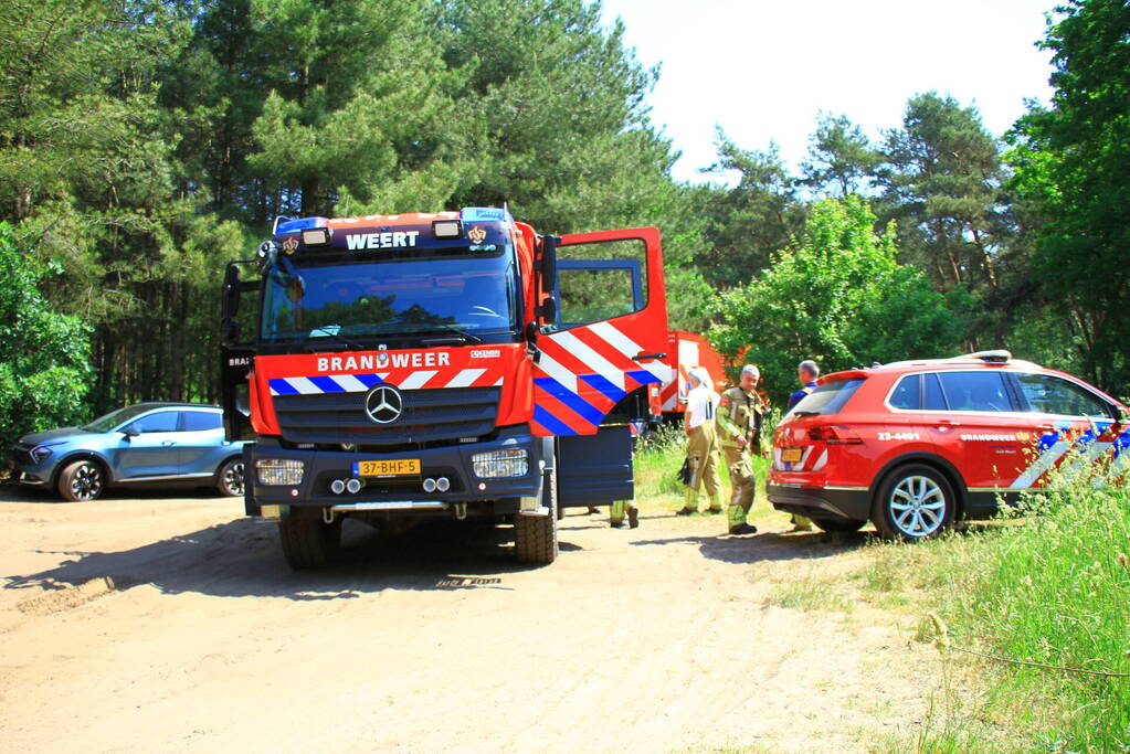 Brandweer bestrijdt hevige brand in natuurgebied