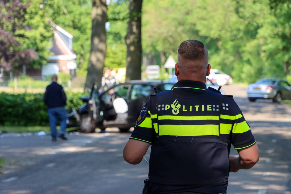 Veel schade bij frontale aanrijding