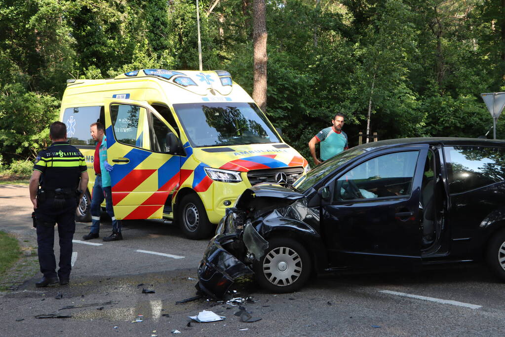 Veel schade bij frontale aanrijding