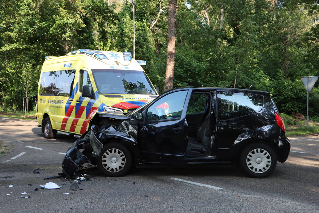 Veel schade bij frontale aanrijding