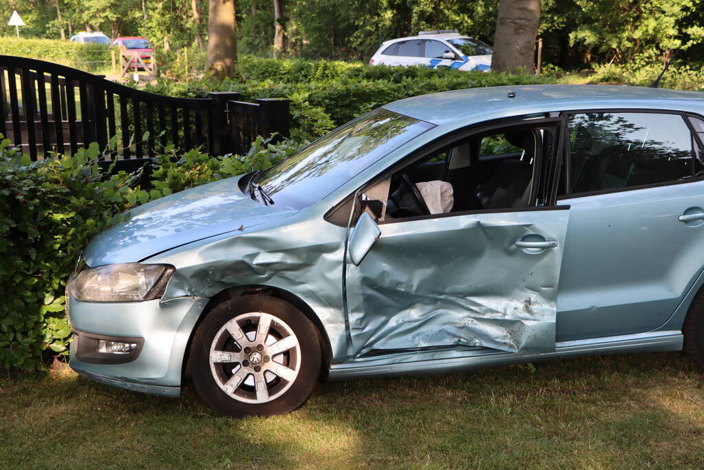 Veel schade bij frontale aanrijding