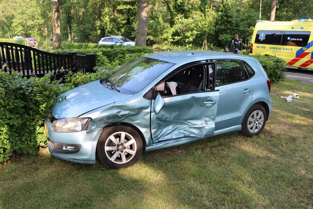 Veel schade bij frontale aanrijding