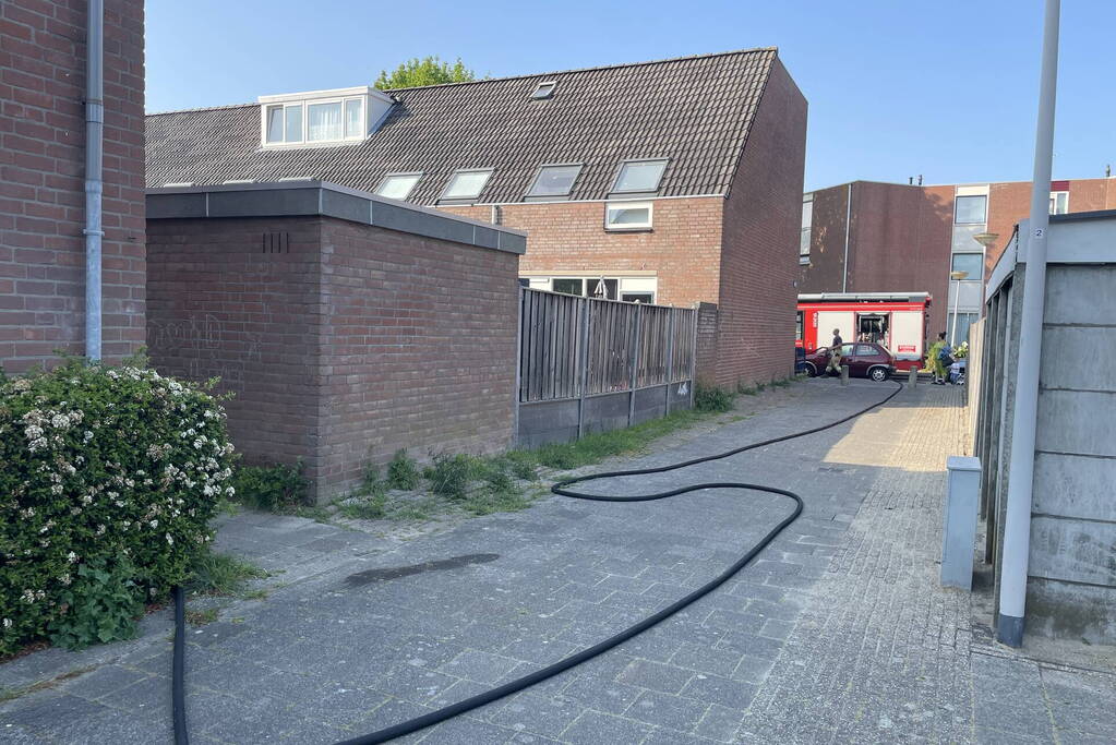 Brand in schuur snel onder controle